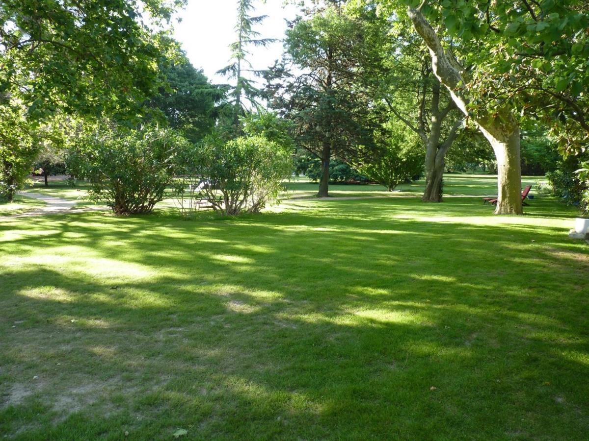Domaine De Rhodes B&B Avinyon Dış mekan fotoğraf